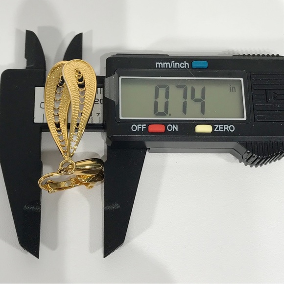 Vintage Trifari Gold Toned Filigree Earrings Clip On Dangle Drop Estate Large 2" - Picture 14 of 14